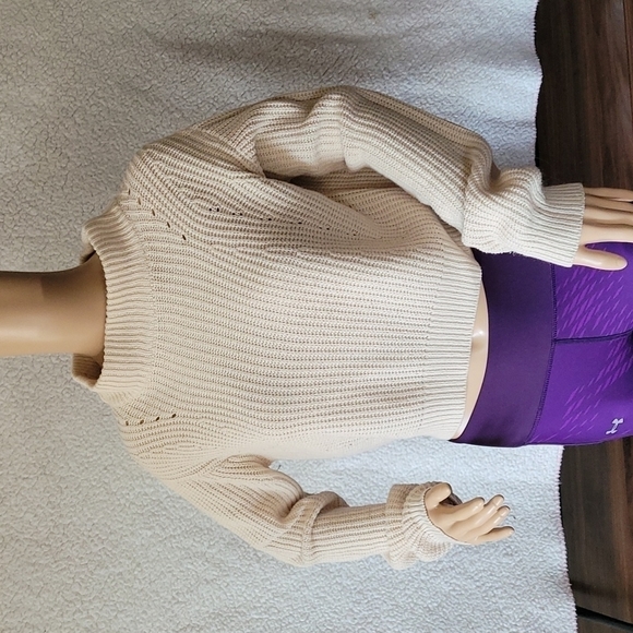 𝅺kendall and kylie cropped sweater kendall and kylie cropped sweater kendall - Picture 2 of 15